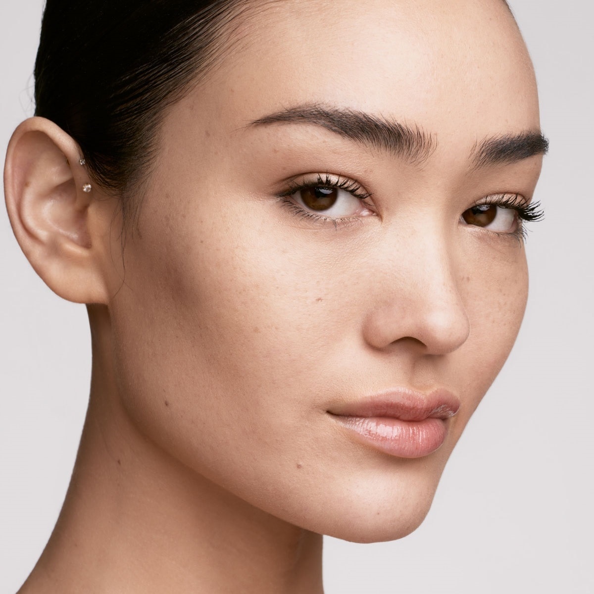 SOFT'LIT NATURALLY LUMINOUS LONGWEAR FOUNDATION (BASE DE MAQUILLAJE PARA ROSTRO)